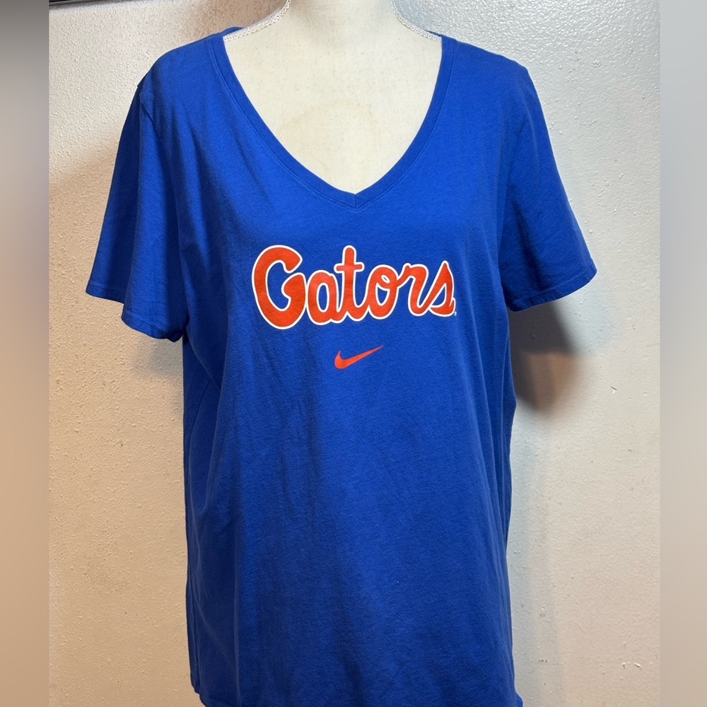 Nike Women's Blue Gators Tee - Picture 7 of 8